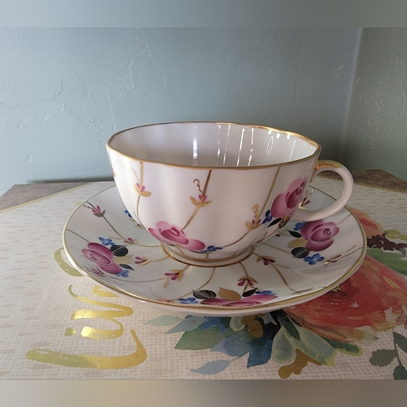 Vintage Teapot with matching cup and saucer from St Petersberg Russia. - Picture 5 of 11
